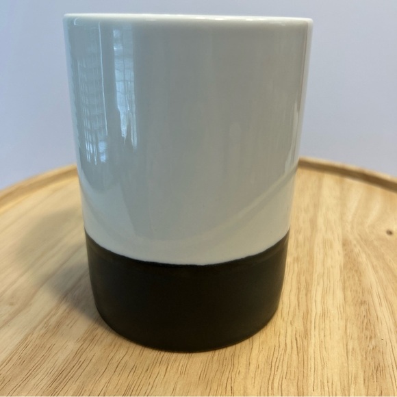 2013 Starbucks Mug 16 fl oz White/Black Classic Sleek Design - Picture 5 of 5